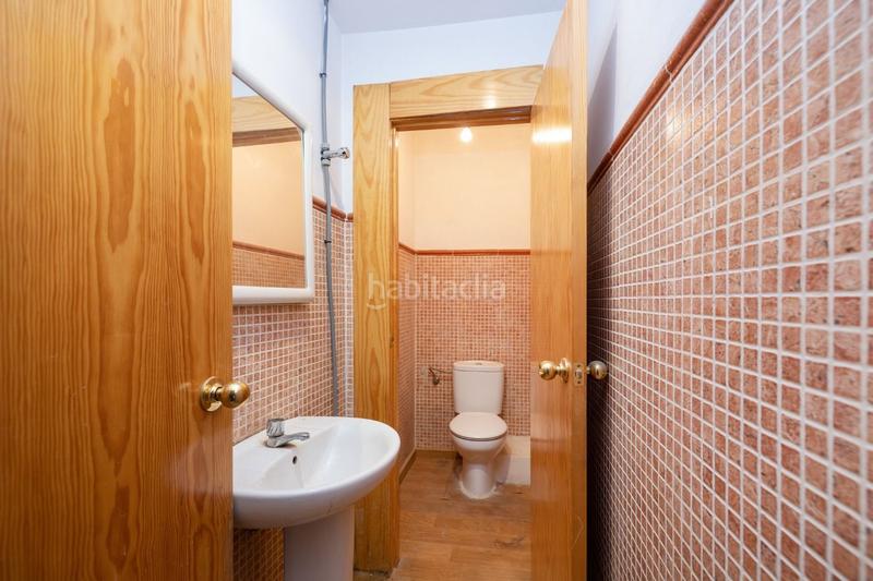 Foto 67d2cbba-77a6-4f5c-bb0d-674b933f4133. Alquiler local comercial fantástico local con muchísima visibilidad en Granada