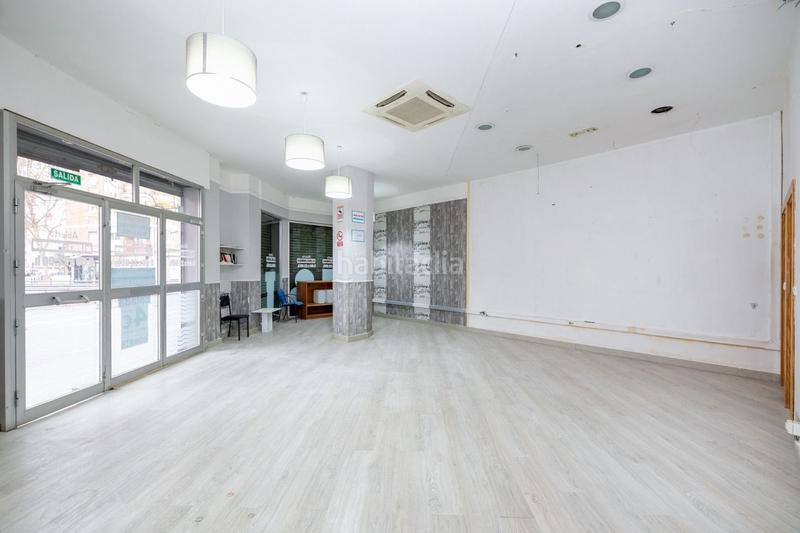 Foto 7d5e3924-75b0-477b-b5d1-38e830ee88c8. Alquiler local comercial fantástico local con muchísima visibilidad en Granada