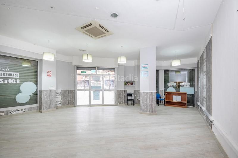 Foto 848b66dc-9316-4ca4-9468-9799b44d3b1a. Alquiler local comercial fantástico local con muchísima visibilidad en Granada