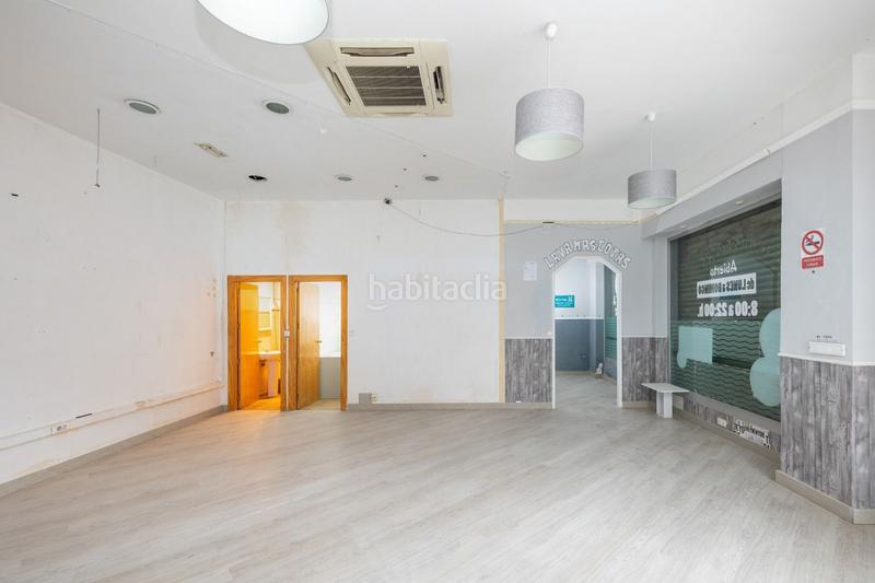 Foto a14d7cc7-b383-40a9-b04e-0d4cf92970d4. Alquiler local comercial fantástico local con muchísima visibilidad en Granada