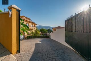 Casa en Gualchos. Exclusivo chalet con impresionantes vistas al mar y la montaña.