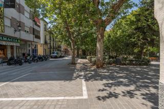 Piso  Calle fabrica vieja. Céntrico piso en tercera planta de 3 dormitorios, baño y balcón