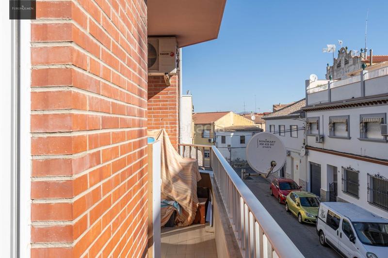 Foto 250665de-e87c-4ca1-98e9-08a04e79e5ee. Piso  céntrico con 3 grandes habitaciones, 2 baños, terraza, cocina, despensa y lavadero. garaje opcional en Albolote