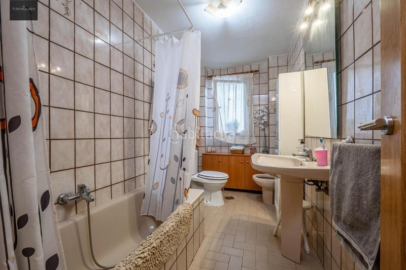 Foto 4fb8382d-89f9-44c4-916b-62c8d3b5ff1b. Piso  céntrico con 3 grandes habitaciones, 2 baños, terraza, cocina, despensa y lavadero. garaje opcional en Albolote