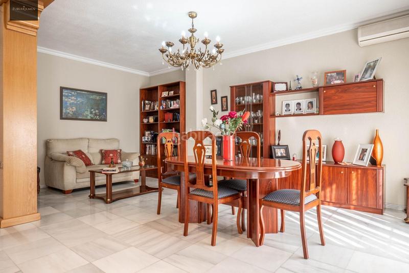 Foto 6a741e5e-6c4f-466f-9cc1-311bbd2c52d2. Piso  céntrico con 3 grandes habitaciones, 2 baños, terraza, cocina, despensa y lavadero. garaje opcional en Albolote