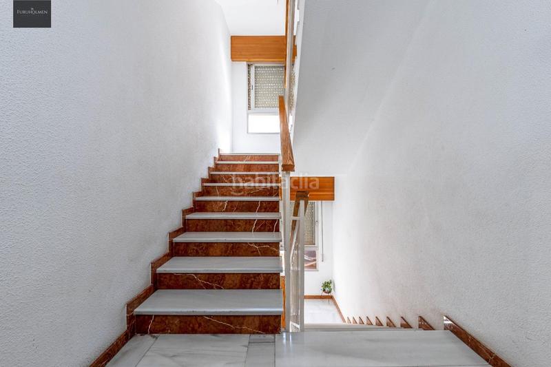 Foto 9f07b7fd-3402-41ce-9068-bcefce54b353. Piso  céntrico con 3 grandes habitaciones, 2 baños, terraza, cocina, despensa y lavadero. garaje opcional en Albolote