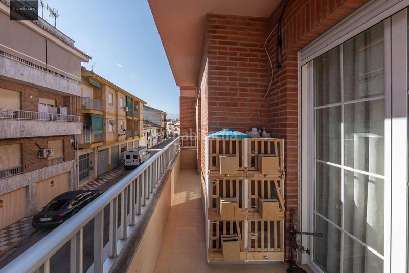 Foto a0ae63e8-a0f3-43c4-b260-7a615fdb0258. Piso  céntrico con 3 grandes habitaciones, 2 baños, terraza, cocina, despensa y lavadero. garaje opcional en Albolote