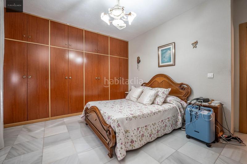 Foto c8d468d2-e666-4e72-8508-dfd366b917e1. Piso  céntrico con 3 grandes habitaciones, 2 baños, terraza, cocina, despensa y lavadero. garaje opcional en Albolote