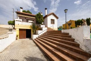 Chalet  Avenida montevive. !!fantástica vivienda en gabias junto el campo de golf!!