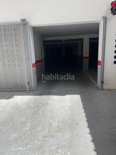Foto 7b07fc6b-5ce3-4045-8b79-1630c2e29480. Alquiler parking coche amplias plaza de aparcamiento en Granada