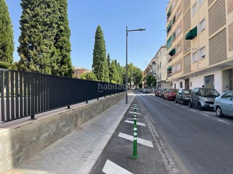 Foto e15d8c70-0882-4347-b619-fa81fe0ea1b1. Alquiler parking coche amplias plaza de aparcamiento en Granada