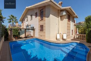 Casa aparellada  Calle de manuel cano tamayo. Casa pareada con piscina, en huétor vega