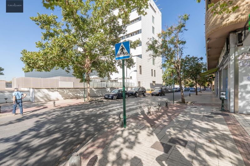 Foto ae053166-3f7f-44c6-8a8a-93913b772aca. Aparcament cotxe a Fígares Granada