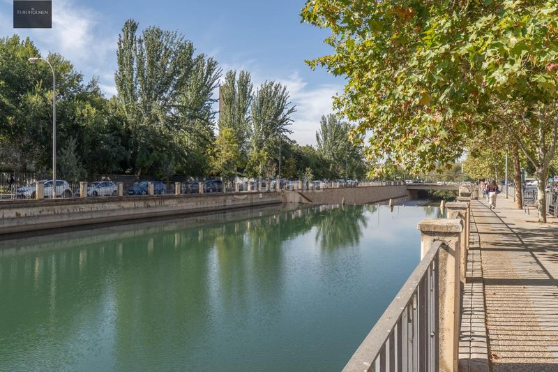 Foto fa035a43-324c-4573-b2c7-b885780b8a25. Aparcament cotxe a Fígares Granada