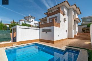 Chalet  Calle malva. Tu refugio en la urbanización cortijo de la luz