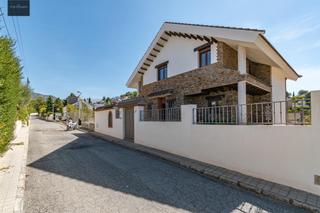 Chalet en Cumbres Verdes. Amplia y moderna casa en cumbres verdes, la zubia  oportunidad ú
