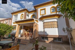 Casa  Calle calle de fuensanta, 24. Espectacular chalet en el centro de atarfe