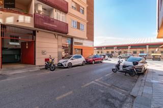 Aparcament cotxe  Calle santa fe. Amplia plaza de garaje cerrada en ubicación estratégica