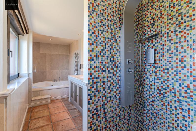 Foto 9263c07a-723f-415c-ab32-51d63cba155e. Chalet with heating parking pool in Velilla - Velilla Taramay Almuñécar