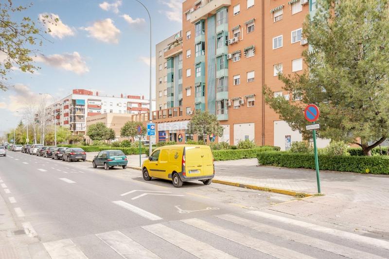 Foto 26465f79-66e2-4231-ad68-cb812afe7ae2. Alquiler local comercial oportunidad unica de alquiler en avda Joaquina Eguaras en Granada