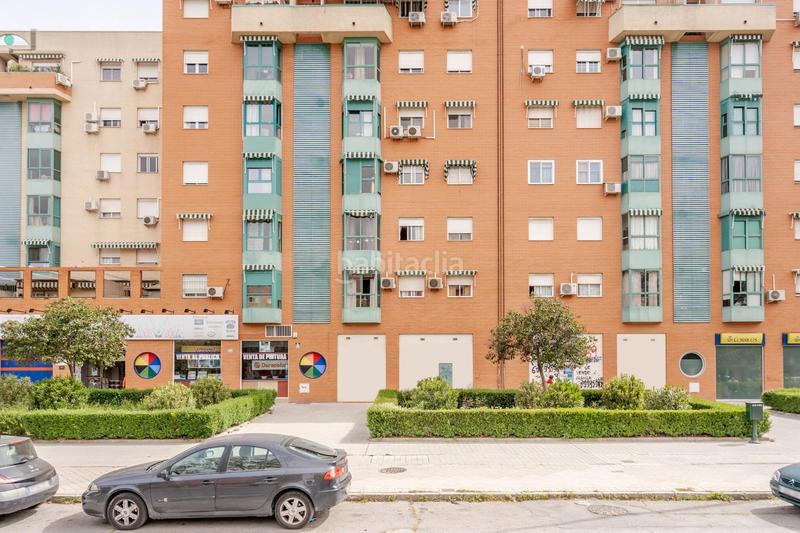 Foto 2bf598e7-c9e9-44c1-92b3-ff26720133f8. Alquiler local comercial oportunidad unica de alquiler en avda Joaquina Eguaras en Granada