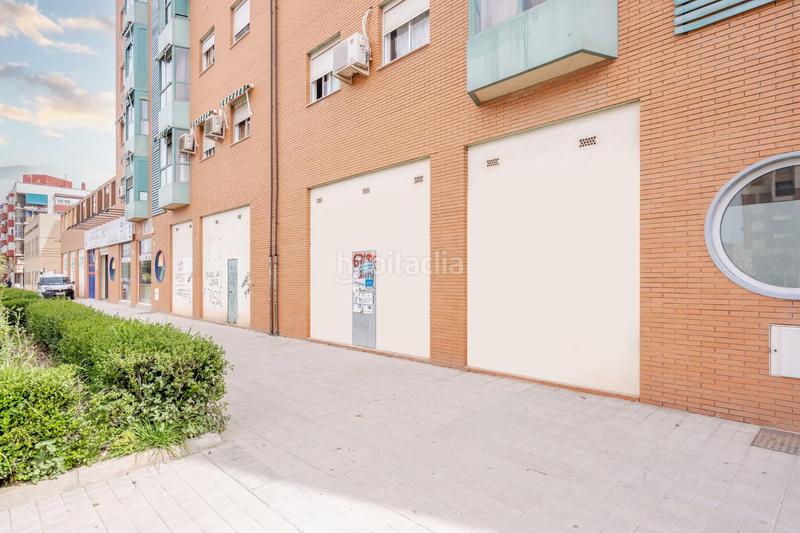 Foto 5560d884-1890-4675-8892-ebe80963ba7c. Alquiler local comercial oportunidad unica de alquiler en avda Joaquina Eguaras en Granada