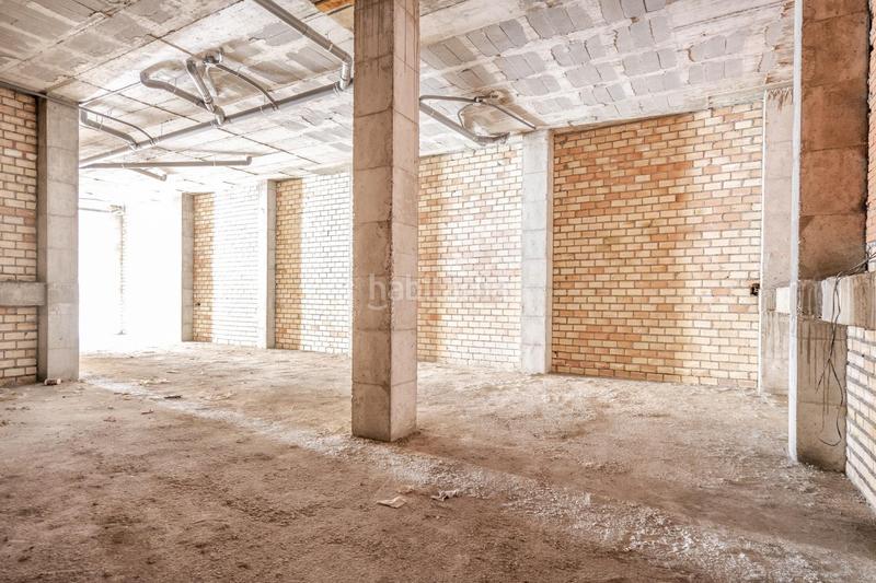 Foto f14b3b5f-bd8b-400f-8715-971adbb0eaac. Alquiler local comercial oportunidad unica de alquiler en avda Joaquina Eguaras en Granada