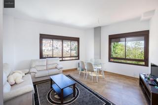 Planta baja  Calle granada. Precioso piso todo exterior y con vistas de cuadro