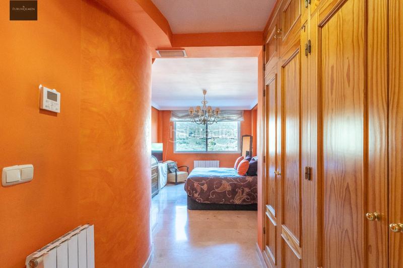 Foto 79c3b9da-8c05-4bd8-aad8-2a70586a26b1. Casa adossada amb calefacció aparcament a Camino de los Neveros - Serrallo Granada