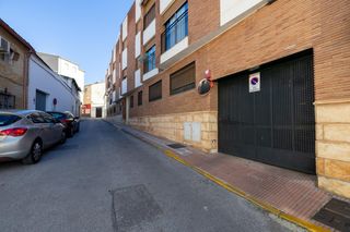 Etagenwohnung  Calle de los jardines. !! fantástica vivienda en atarfe con garaje y trastero!!