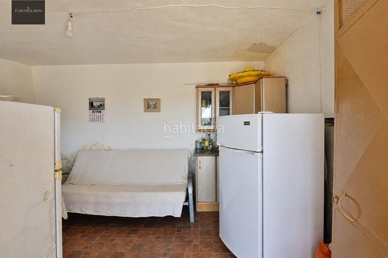 Foto fa5f622b-d0c1-49bc-801d-cf934746bf75. Masia amb aparcament a Padul