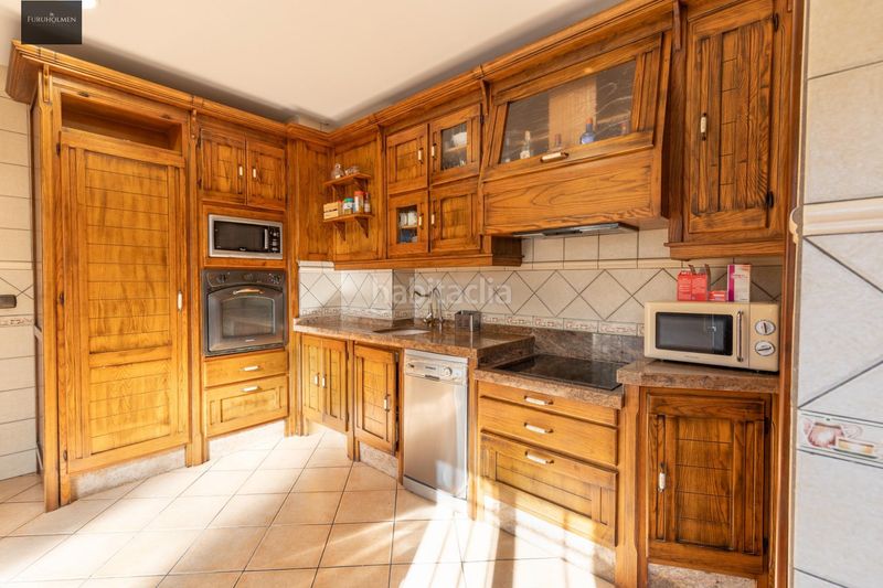 Foto f917e994-f475-46ed-bace-613becf93175. Casa amb aparcament a Alfacar