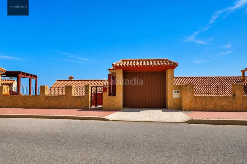 Foto b005b989-c36c-4bdd-b8b1-ee1ea443ee3c. Casa amb calefacció aparcament piscina a Pinares de San Antón Málaga