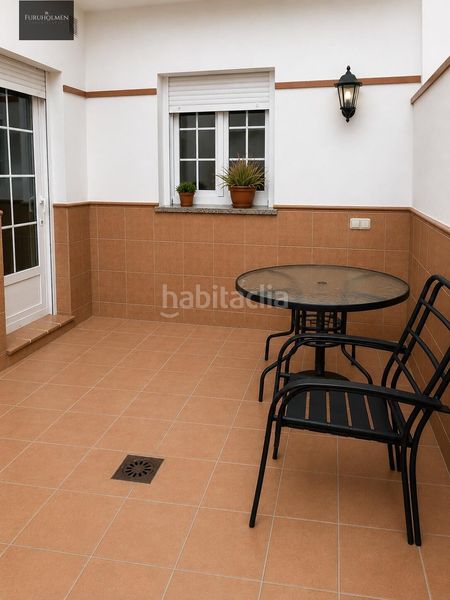 Foto bd89f8ad-38a9-42b4-994c-8d7c07a2147d. Casa amb aparcament a Padul