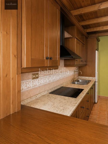 Foto f87e5824-3b4c-456d-b6a4-63337eeb245c. Casa amb aparcament a Padul