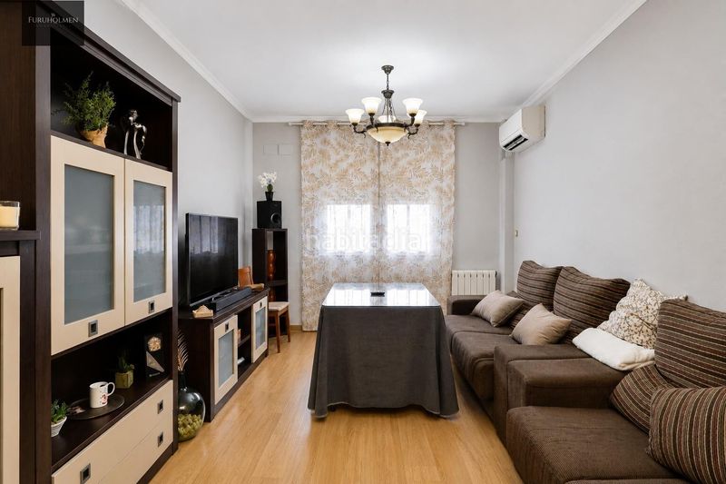Foto 70fa8c2b-b247-40f1-91d2-649e4a40e75c. Casa amb aparcament a Padul