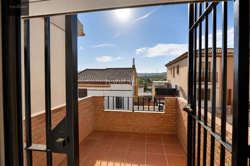 Foto c7354d0f-e8a4-4b2f-9acb-8432beacdbbf. Casa amb aparcament a Padul
