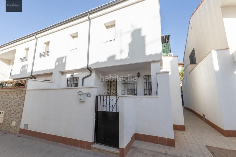 Foto fff59f17-f98d-44eb-915c-5f5ba0ea4f02. Casa adossada a Guadix