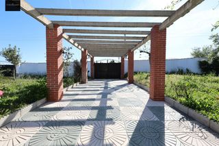 House in Moraleda de zafayona. Casa reformada con piscina en parcela de 2.500 m2 urbano y rústi