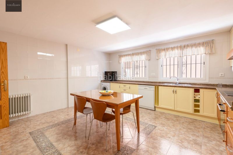Foto 0afd30d4-6022-43f9-955d-23aad50a66d7. Casa amb calefacció aparcament piscina a Joaquina Eguaras Granada