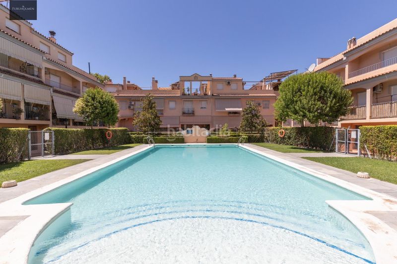 Foto 24737cd9-1d0b-414d-83a1-8261e5a6b81d. Casa amb calefacció aparcament piscina a Joaquina Eguaras Granada