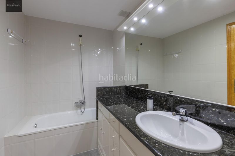 Foto f39fb40f-529f-4b7a-b2fb-e273c552487d. Casa amb calefacció aparcament piscina a Joaquina Eguaras Granada