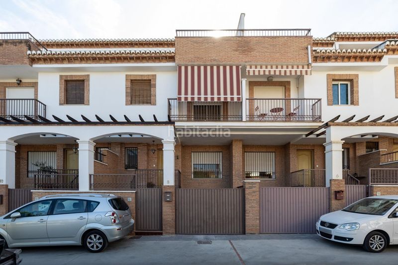 Foto 540ded74-51aa-47f9-8b41-a37c3ad0313e. Casa adosada !! espectacular vivienda en la mejor zona para entrar a vivir !! en Armilla
