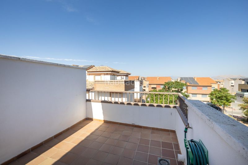 Foto 7bd6eb20-0931-4955-9f5c-064eadc7b94a. Casa adosada !! espectacular vivienda en la mejor zona para entrar a vivir !! en Armilla