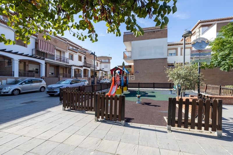 Foto 8e8ed0ab-70ce-4f81-8bf8-d119e59e2edf. Casa adosada !! espectacular vivienda en la mejor zona para entrar a vivir !! en Armilla
