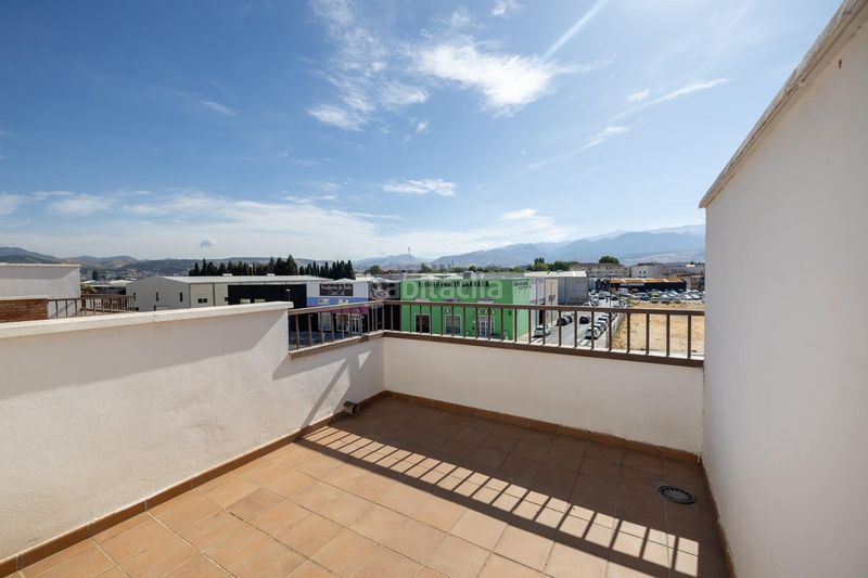 Foto b8f47c55-f61b-49c4-abcd-1144eca710e6. Casa adosada !! espectacular vivienda en la mejor zona para entrar a vivir !! en Armilla