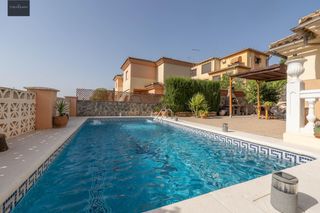 Chalet  Camino albarrate, de. Exclusiva vivienda con piscina privada en urbanización el torreó