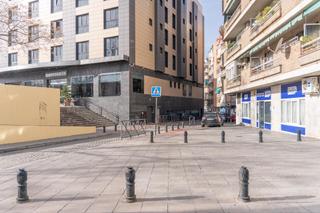 Parking voiture  Rey abu said. Local diafano garaje  500metros en calle abu said