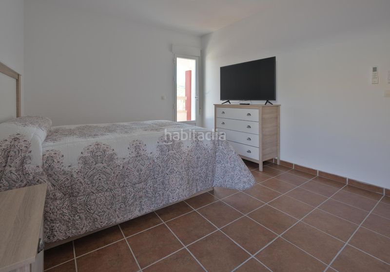 Foto 46c67cb8-2931-4ada-b6ef-ad4fe215344f. Casa adossada amb aparcament a Freila