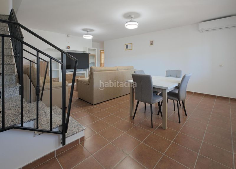 Foto 85cb4461-6ddb-4dd5-b511-5a357ead38f0. Casa adossada amb aparcament a Freila